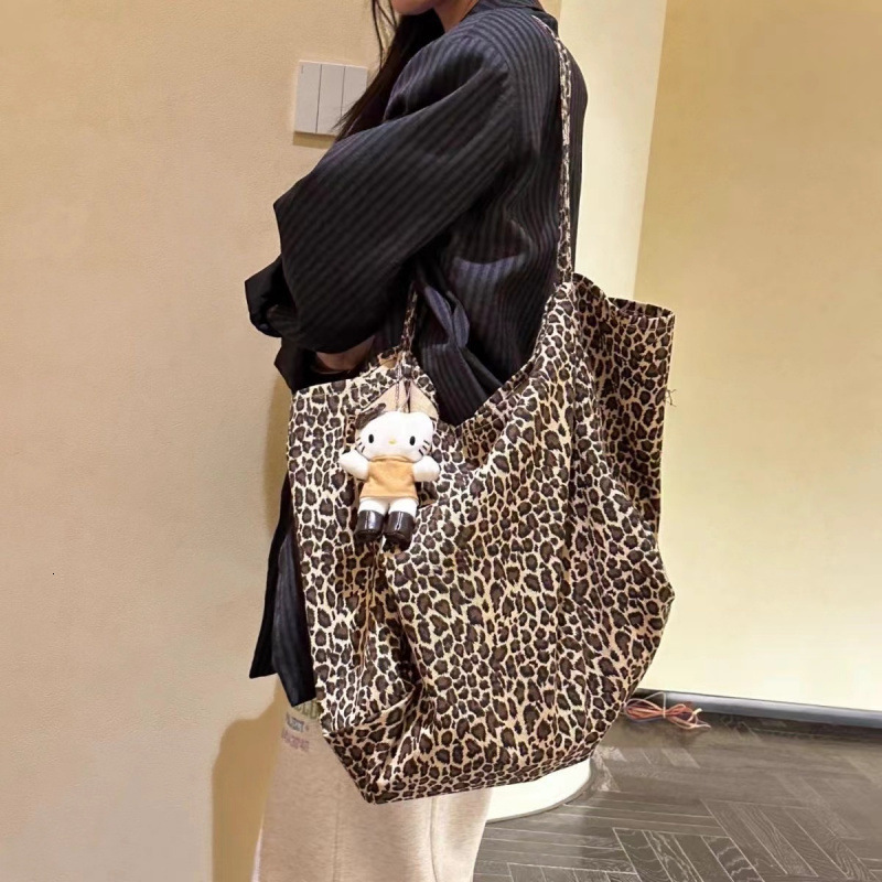 2025 autumn new large capacity lazy leopard print atmospheric shoulder bag, simple and casual bag Korean style practical canvas bag, designer shoulder