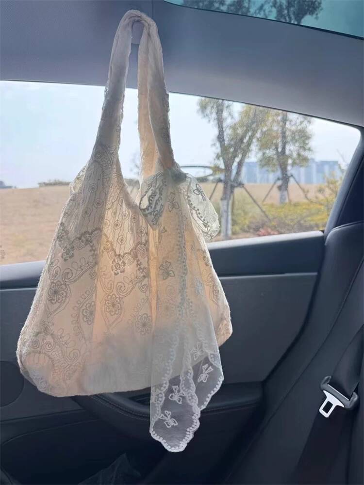 2025 bag autumn new Korean style fresh lace flower canvas bag, simple and niche women's large capacity commuting armpit bag, designer shoulder ba