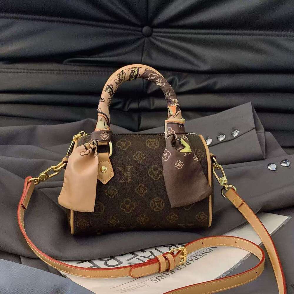 Designer Shoulder Bag Bag Luxury Bag Gutieke Large Capacity Bucket Bag, Vintage Crossbody Boston Pillow Women, Fashion Retro Grid Shoulder