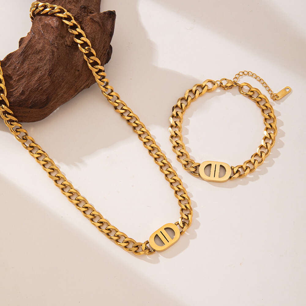 Luxury jewelry designer necklace Cuban chain Trendy Gold Thick Double D Letter Titanium Necklace Women Hip Hop Personality Short Clavicle Chain Versat
