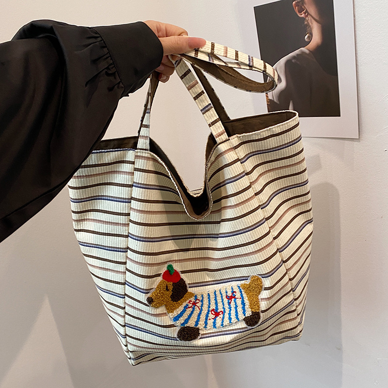 2025 autumn new Korean bag style double-sided usable handbag, simple, lightweight, niche, large capacity casual designer shoulder bag, women's ca