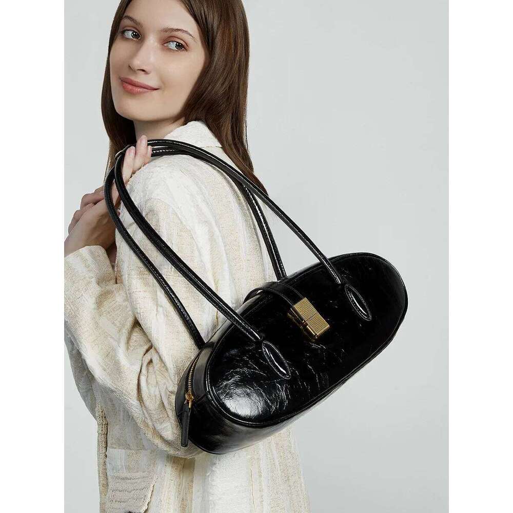 New Arrival Vintage Cowhide Genuine Leather Women Baguette 2025 Fashion Female High Quality Oil Wax Handbags Shoulder Bag