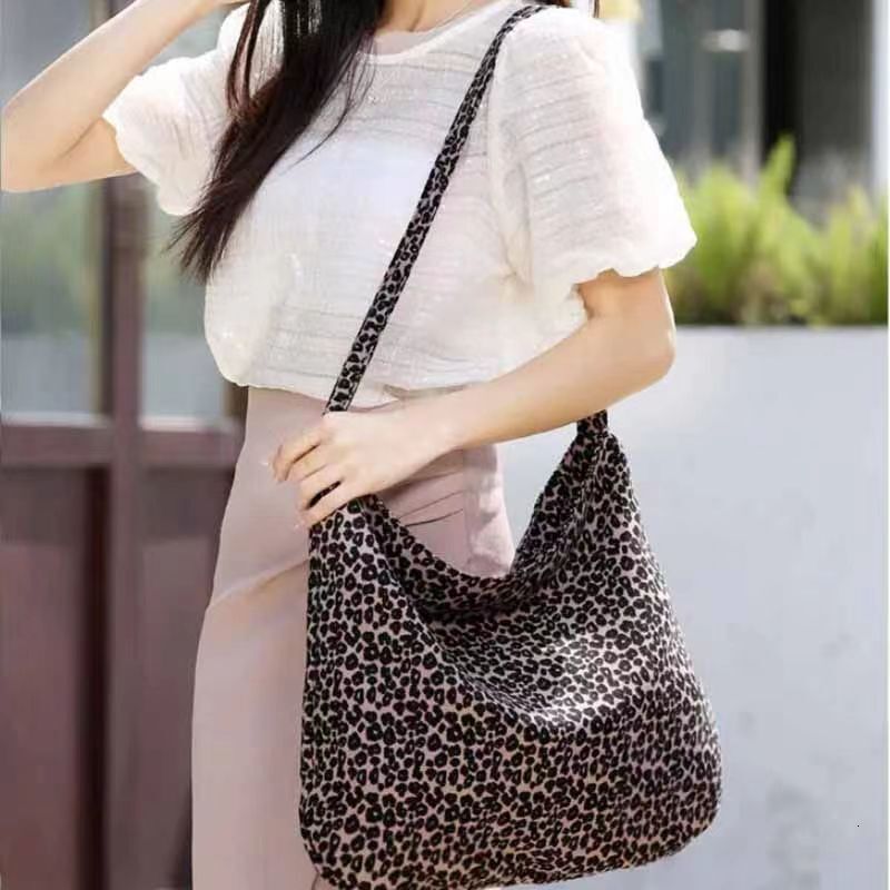 2025 autumn new large capacity leopard print corduroy niche simple lazy style Korean style canvas bag bag designer shoulder bag women's canvas ba