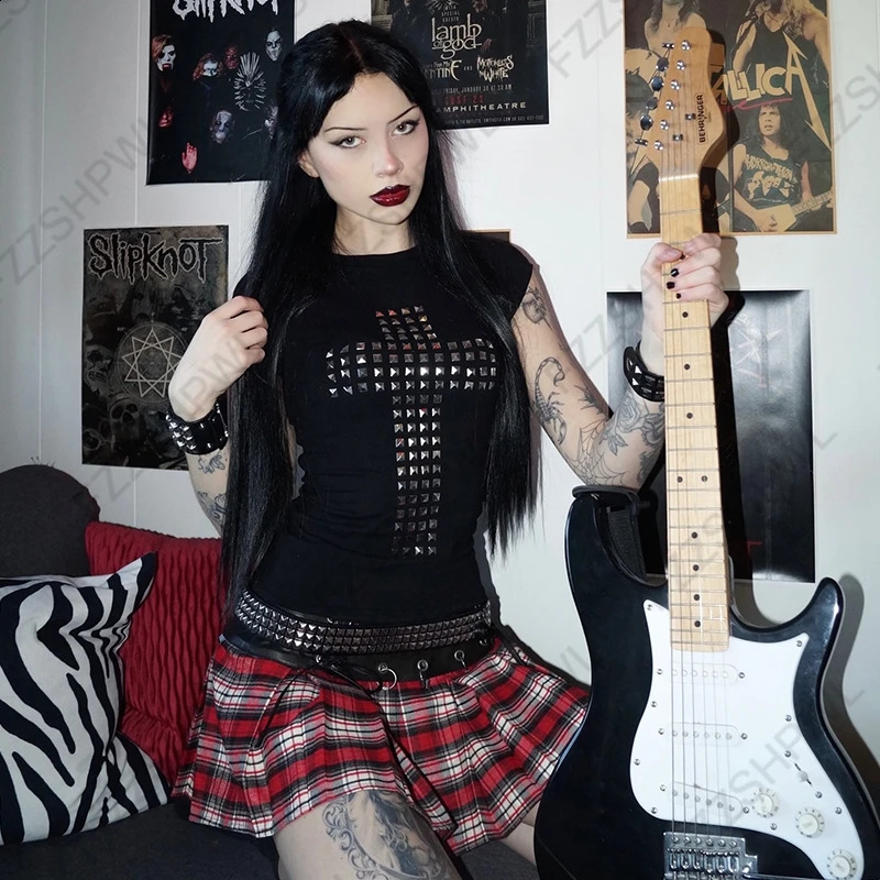 Gothic Punk Rock Hip Hop Womens Short Sleeve TShirt Sexy Slim Chic Casual Basics Metallic Decor Crop Tops Y2K Clothes 250828