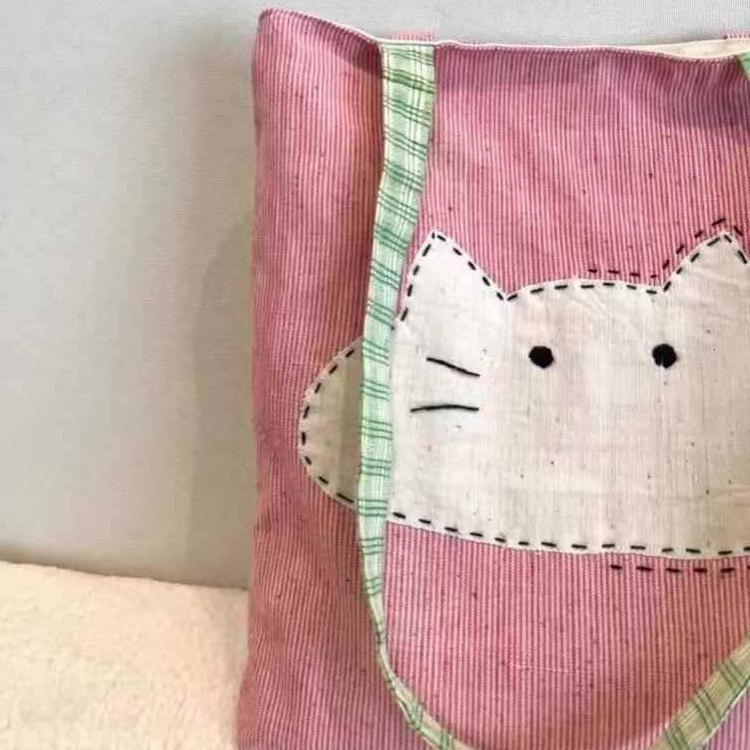 2025 autumn new Japanese style shoulder bag lightweight, niche, simple canvas women's bag cute cartoon bag cat head pink shoulder bag designer ca