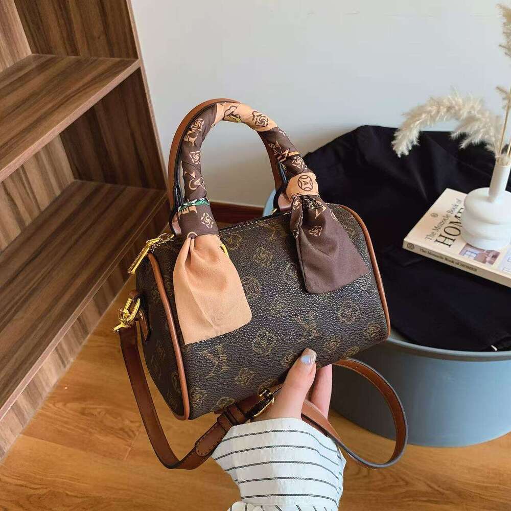 Designer Shoulder Bag Bag Luxury Bag Gutieke Large Capacity Bucket Bag, Vintage Crossbody Boston Pillow Women, Fashion Retro Grid Shoulder