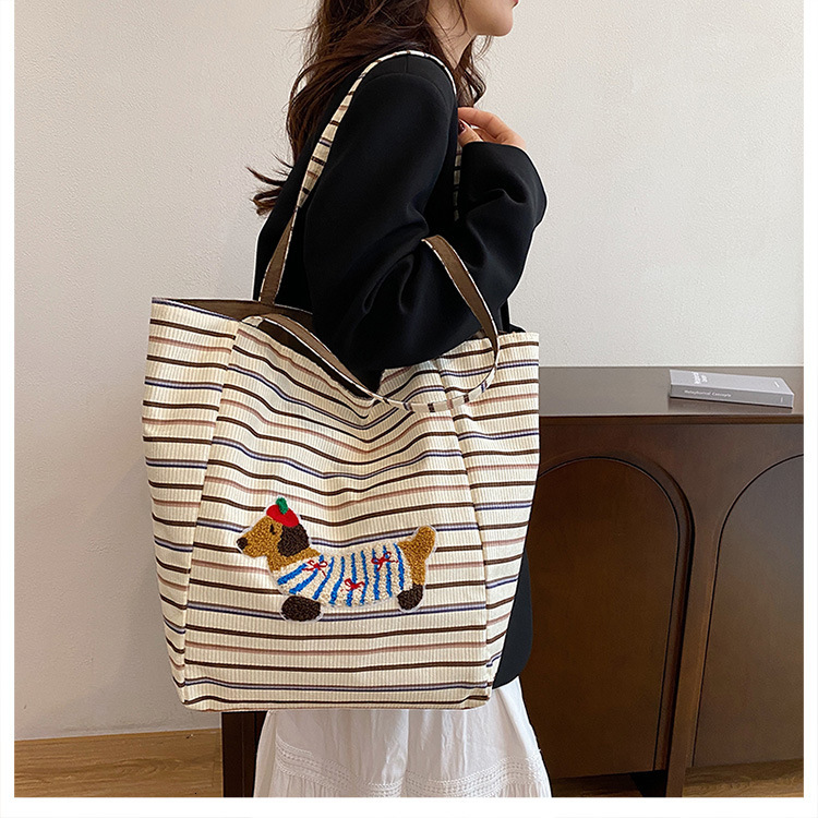 2025 autumn new Korean bag style double-sided usable handbag, simple, lightweight, niche, large capacity casual designer shoulder bag, women's ca