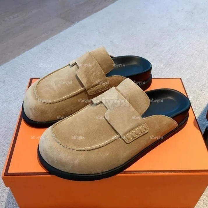 26Ss GO Italian Designer Summer Suede Calfskin Women Men Flat Fashion Beige Indoor Slide Beach Sandals Chamois Casual Mule Boken Wool Slippe 9F8