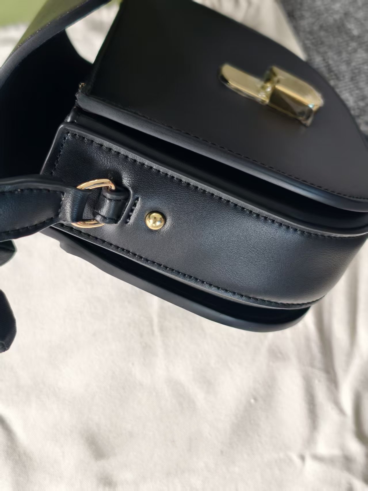Women's Bags Designer French Sezane Saddle Women's High-End Fashion Leather Metal Lock Bag Shoulder Crossbody niche market