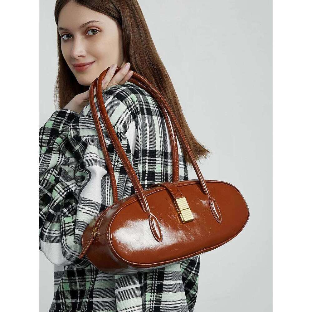 New Arrival Vintage Cowhide Genuine Leather Women Baguette 2025 Fashion Female High Quality Oil Wax Handbags Shoulder Bag