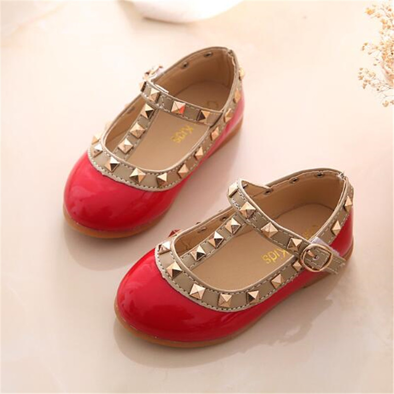 Kids Sandal Summer Girl's Pointed Flat Shoes New Girls Sandals Rivets Wild Baotou Children Shoes Fashion Princess Beach Shoe