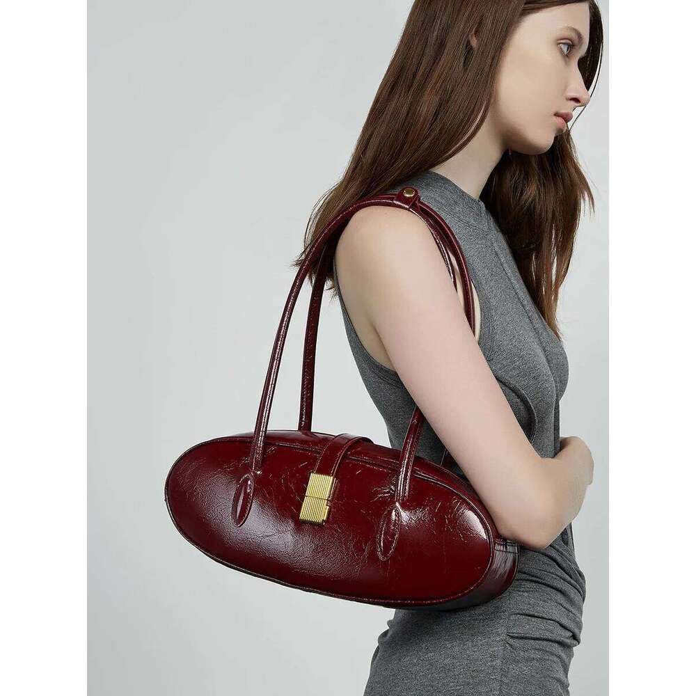 New Arrival Vintage Cowhide Genuine Leather Women Baguette 2025 Fashion Female High Quality Oil Wax Handbags Shoulder Bag