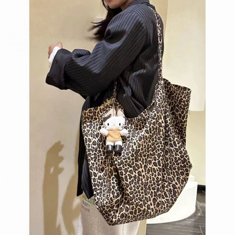 2025 autumn new large capacity lazy leopard print atmospheric shoulder bag, simple and casual bag Korean style practical canvas bag, designer shoulder
