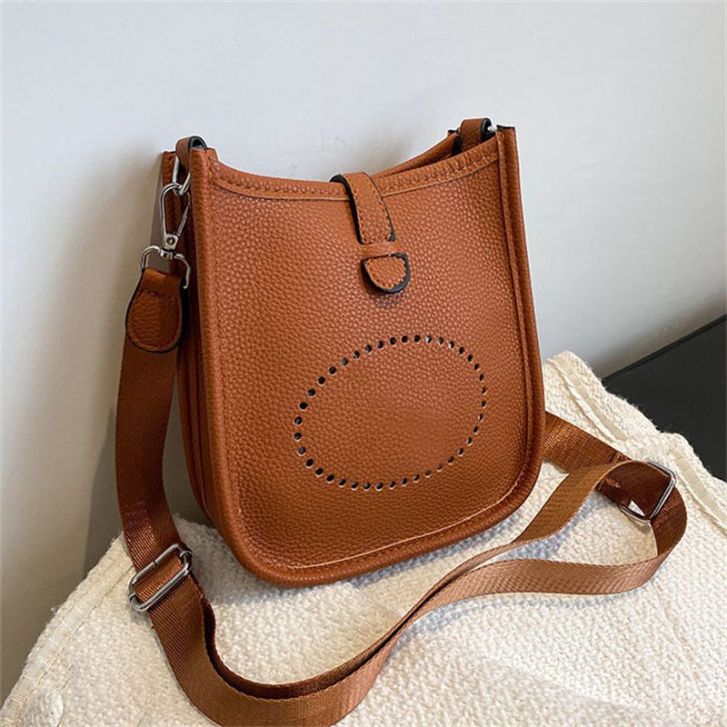 Designer Lunch Women Cross Body Bags Luxury Mini Pu Leather Crossbody Bag Letter Hollowing Hobo Handbag Lady Purse Small Phonebag