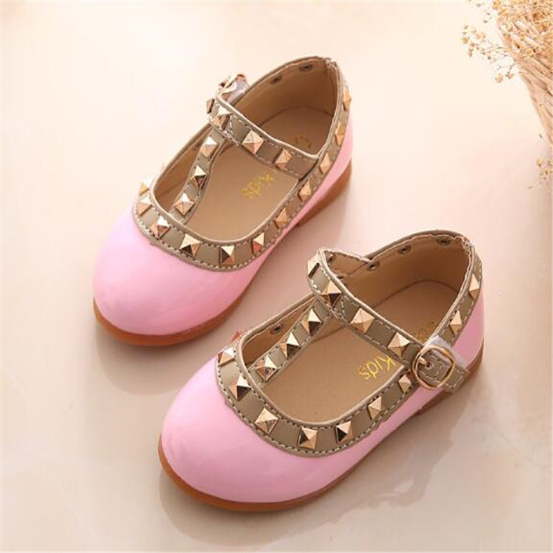 Kids Sandal Summer Girl's Pointed Flat Shoes New Girls Sandals Rivets Wild Baotou Children Shoes Fashion Princess Beach Shoe