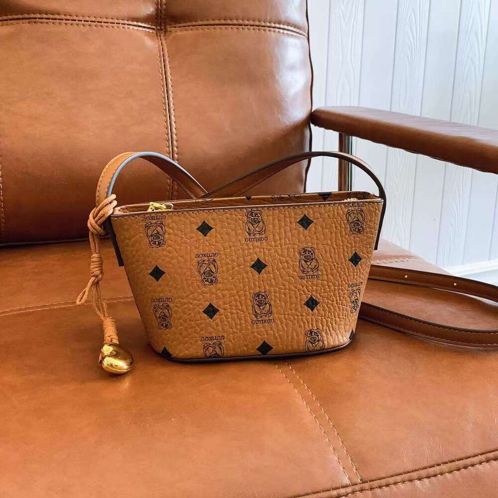 DHEssentials Qifang 2025 Vintage Print Phone Bag for Women, Small Straw Detail Crossbody Bag with Shell Shape, Nylon Lining Mini Shoulder Bag