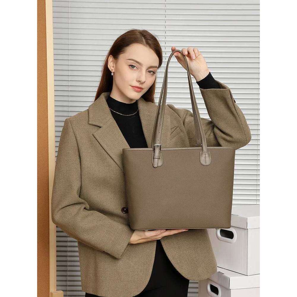 2025 Women's Genuine Leather Simple Tote Designer Commuter Shoulder Bag Large Capacity Vintage Shopping Handbag