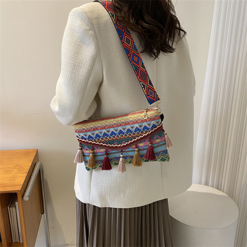 2025 autumn new artistic ethnic style fashionable niche tassel bag single shoulder handbag retro commuting fashion crossbody bag designer canvas bag