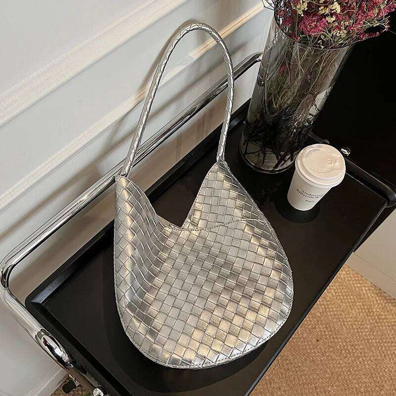 2025 Trendy Woven Shoulder Bag Womens Stylish Underarm Bucket Purse Versatile Commuter Handheld Tote For Daily Outings