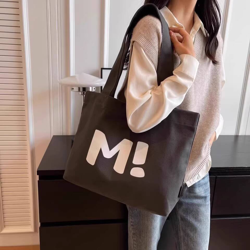 2025 autumn new student canvas bag, bag large capacity, simple and niche design, lightweight commuting bag, handbag designer shoulder bag