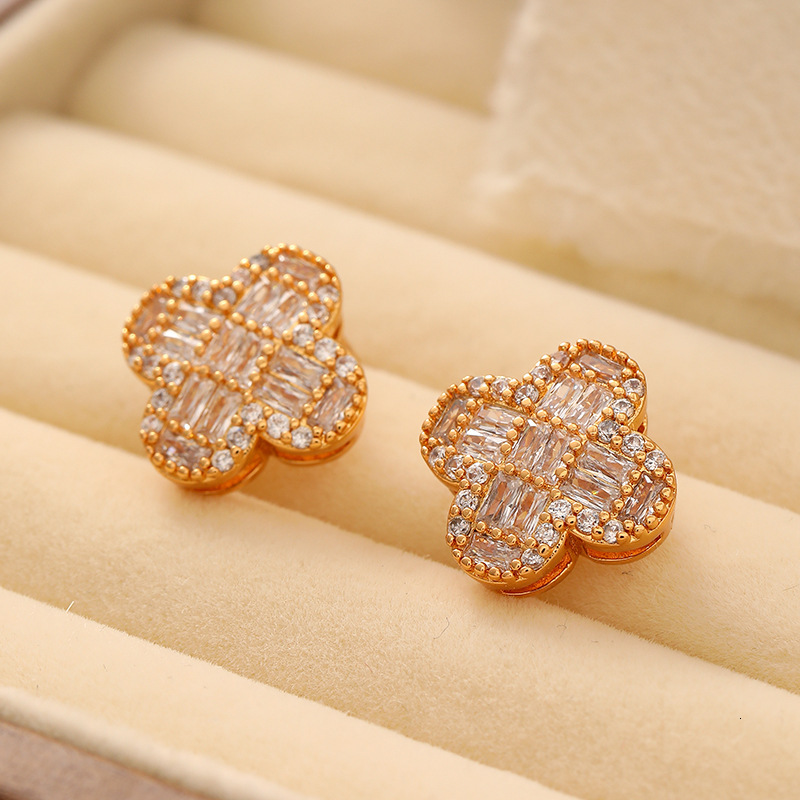 European And American Fashion Zircon Clover Earrings High-end Light Luxury Designer Free Shipping Niche Retro Exquisite Multifunctional Silver Needle 