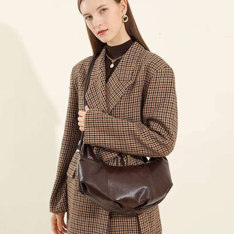 2025 New Genuine Leather Large Capacity Shoulder Messenger Croissant Bag