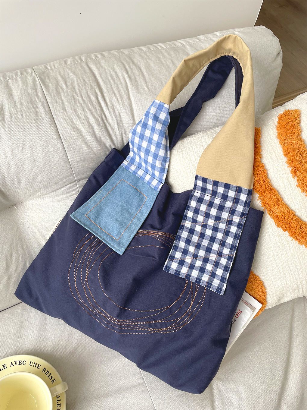 2025 Autumn New Female Student Canvas Bag Simple Retro Patch Diagonal Cross Bag Japanese Large Capacity Shopping Bag bag Fashion Handbag Designer Shou