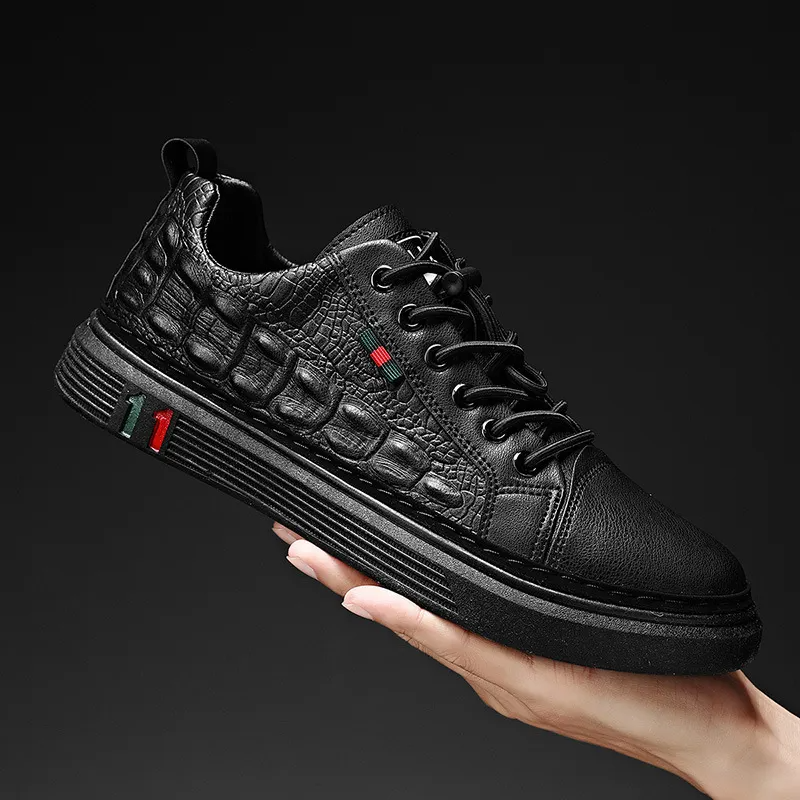 Casual Leather Men's British Style Designer Shoes Elastic Band Outdoor Moccasins Sneakers Loafers Men shoes