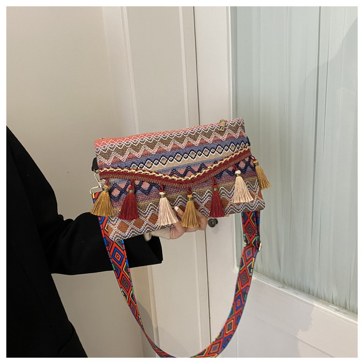 2025 autumn new artistic ethnic style fashionable niche tassel bag single shoulder handbag retro commuting fashion crossbody bag designer canvas bag