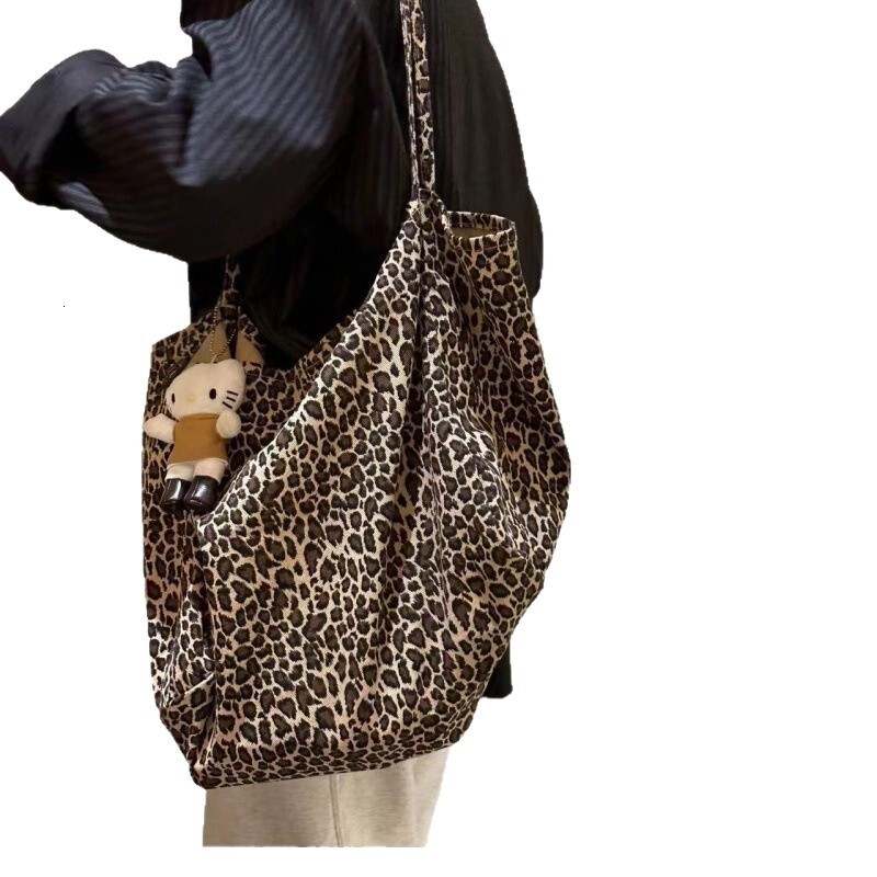 2025 autumn new large capacity lazy leopard print atmospheric shoulder bag, simple and casual bag Korean style practical canvas bag, designer shoulder