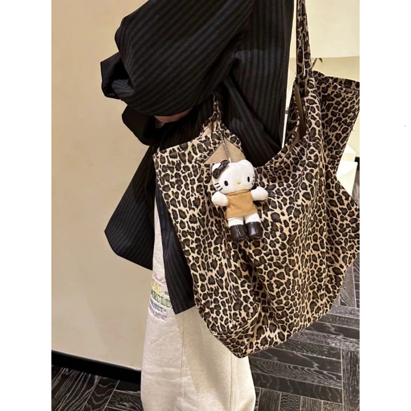 2025 autumn new large capacity lazy leopard print atmospheric shoulder bag, simple and casual bag Korean style practical canvas bag, designer shoulder