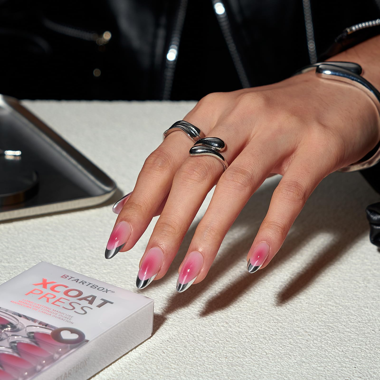 Silver Edged French Powder Blusher Almond Shaped Press On Nails, Unique And Beautiful, Suitable For Women And Girls To Wear At Parties
