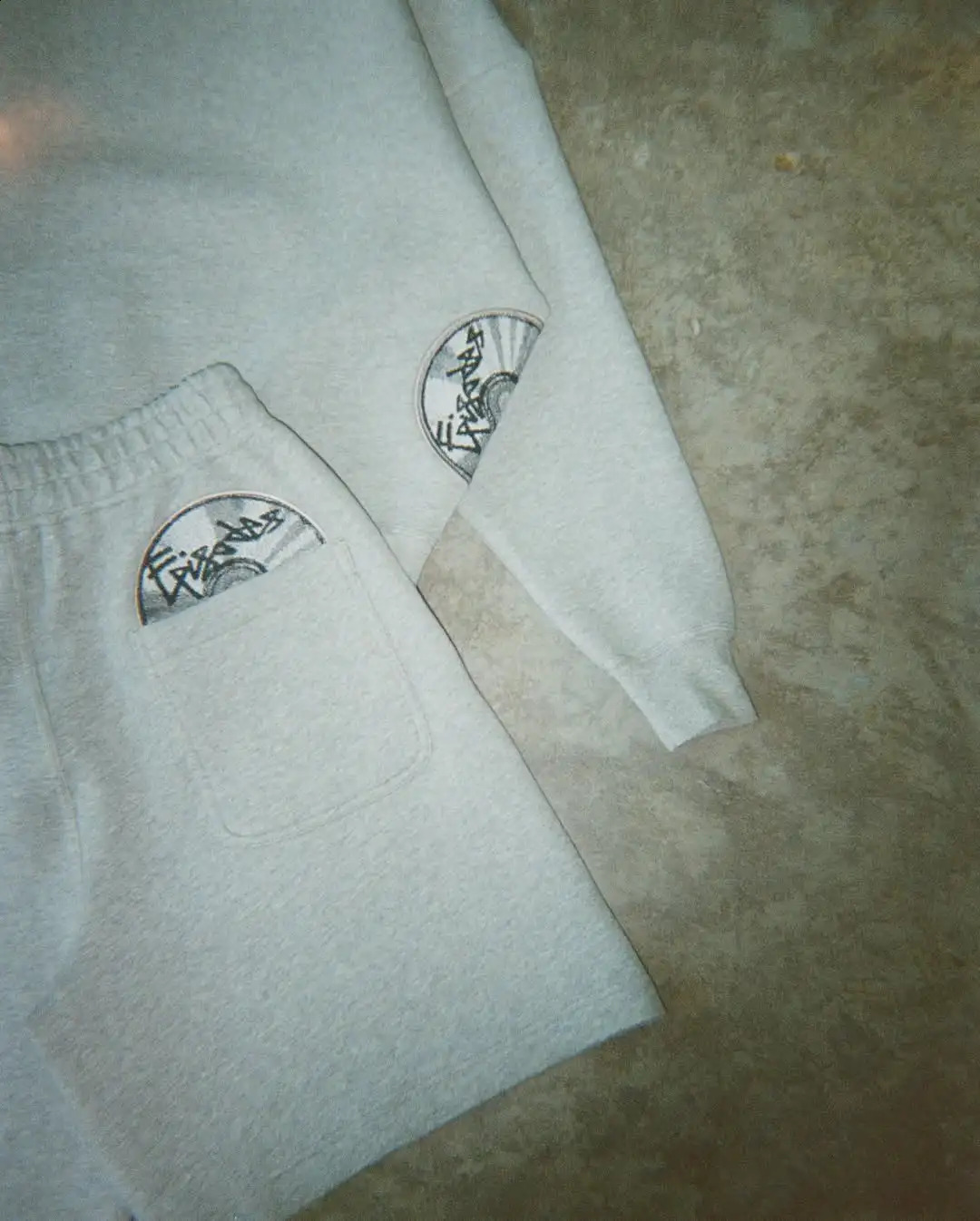 Grey Disc Pattern Mens Shorts Set Sporty Casual Wear Comfortable Loose Tracksuit Breathable Fabric Minimalist Modern Athleisure y250828