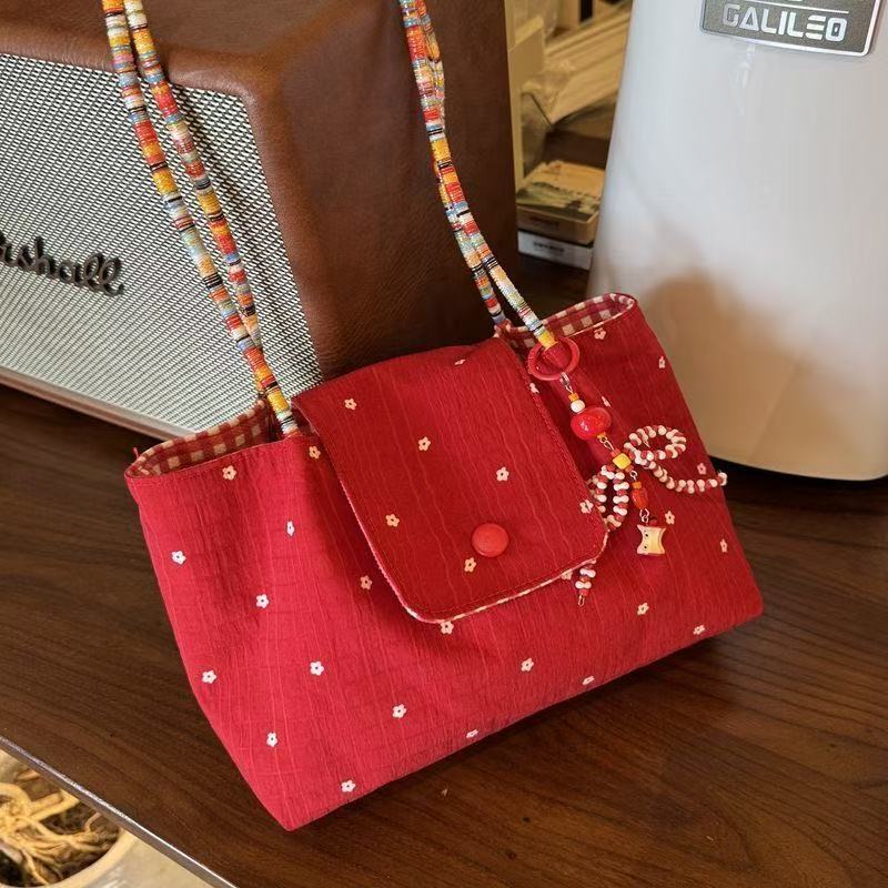 2025 autumn new large capacity simple shoulder bag Korean style niche style commuting leisure pleated handbag designer bag canvas bag