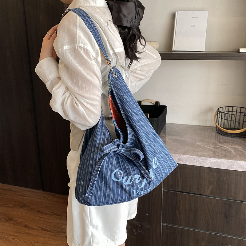 2025 autumn new Korean version niche fashion lazy bag style simple denim underarm bag double-sided usable shoulder bag designer canvas bag