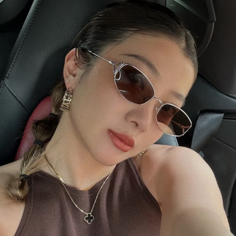 2025 Retro Small Oval Sunglasses for Women Ultra Lightweight Metal Frame with Hollow Design Fashion Shades