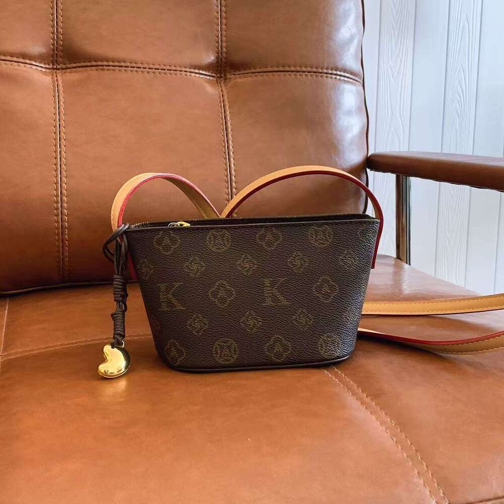 DHEssentials Qifang 2025 Vintage Print Phone Bag for Women, Small Straw Detail Crossbody Bag with Shell Shape, Nylon Lining Mini Shoulder Bag