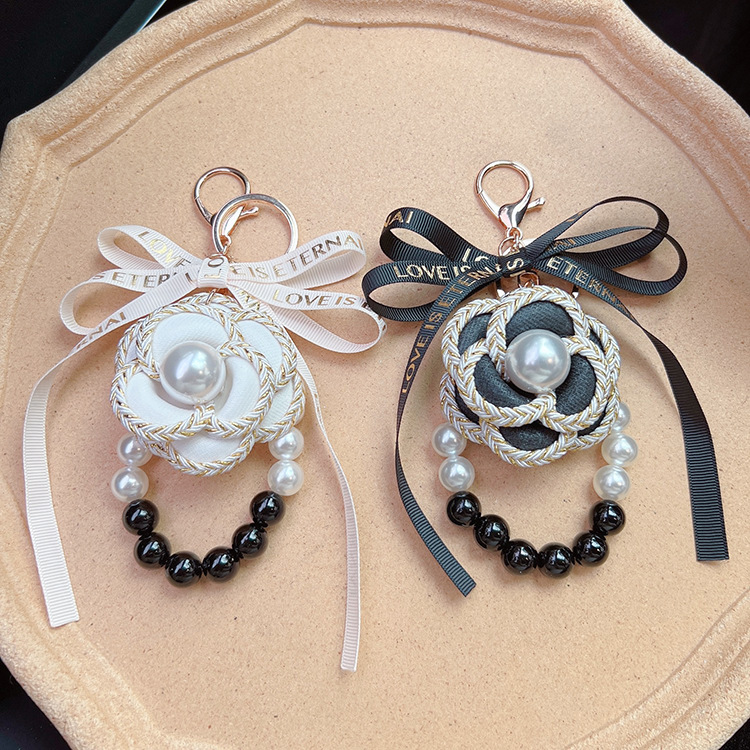 Denim Patchwork Camellia Designer Charms Braided Black White Bracelet Keyring luxcury Pearl Chain Bag Key Accessory TUES