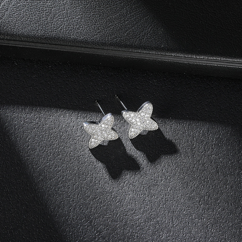 Korean Version Light Luxury Four-Leaf Clover Necklace for Women, Niche Personality, High-End Clavicle Chain, Internet Celebrity Trendy Versatile Jewel - view 5