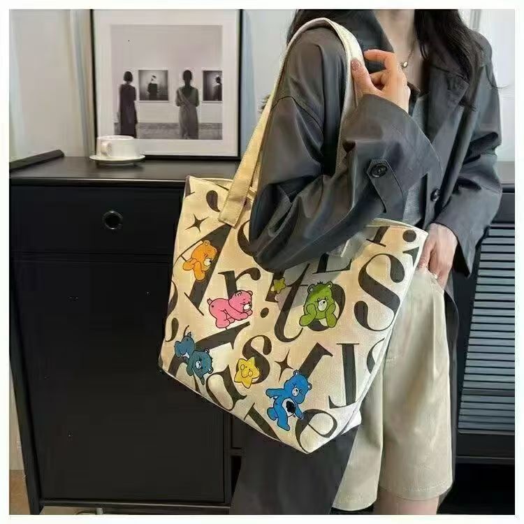 2025 autumn new student canvas bag, lightweight bag and large capacity handbag, simple and niche commuter casual handbag, designer shoulder bag