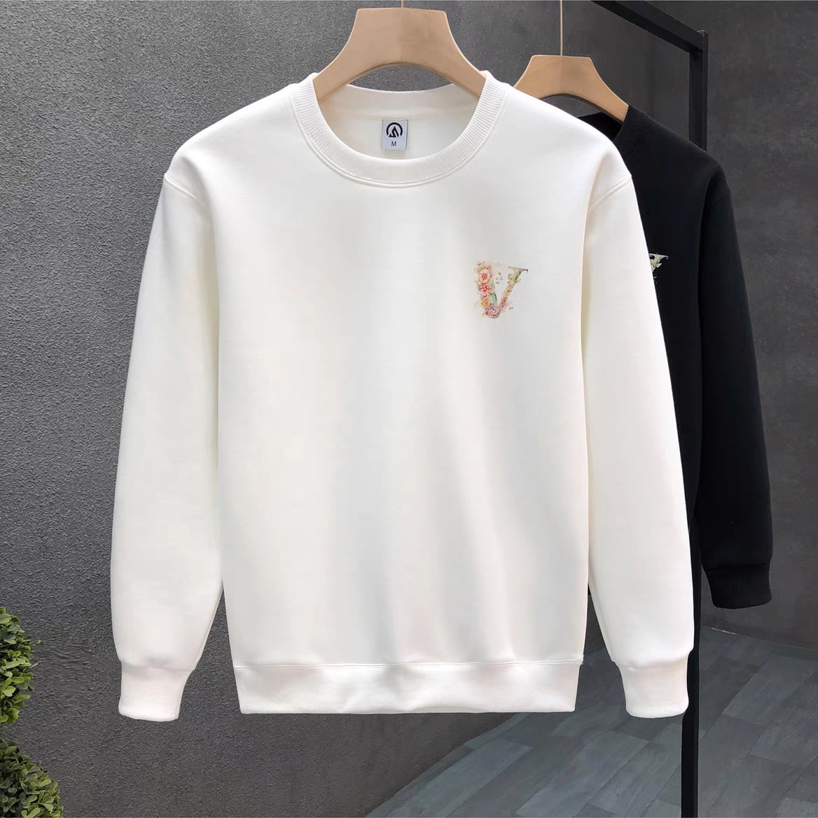 Men Designer Luxury Cotton Thicken Sweatshirt Women Floral Letter V Printed Crew Neck Casual Fashion Streetwear for Urban Style Lovers