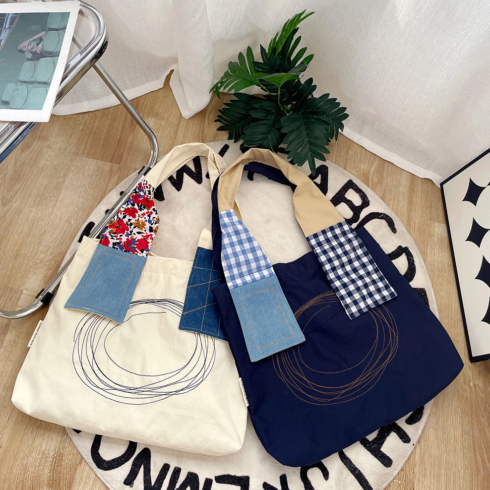 2025 Autumn New Female Student Canvas Bag Simple Retro Patch Diagonal Cross Bag Japanese Large Capacity Shopping Bag bag Fashion Handbag Designer Shou
