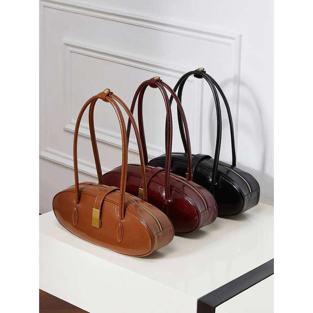 New Arrival Vintage Cowhide Genuine Leather Women Baguette 2025 Fashion Female High Quality Oil Wax Handbags Shoulder Bag