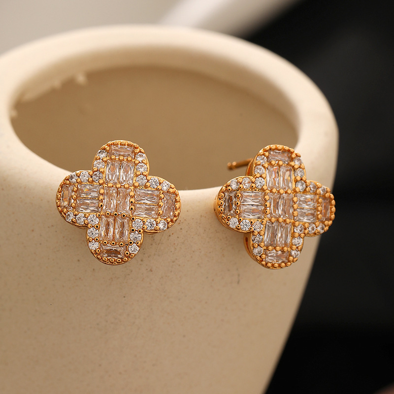European And American Fashion Zircon Clover Earrings High-end Light Luxury Designer Free Shipping Niche Retro Exquisite Multifunctional Silver Needle 