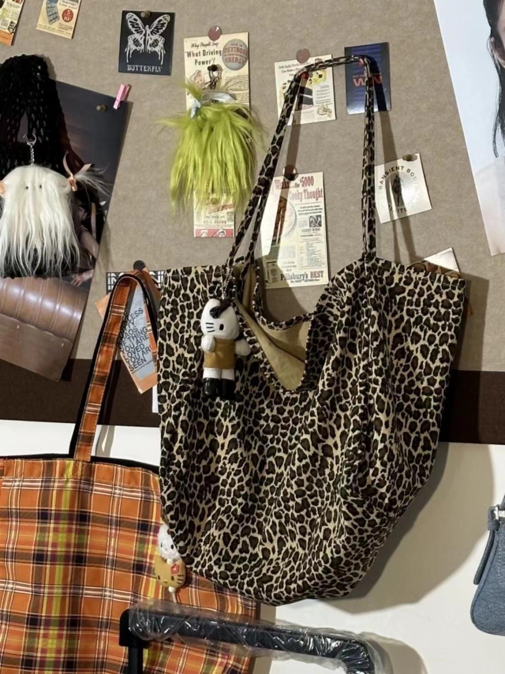 2025 autumn new large capacity lazy leopard print atmospheric shoulder bag, simple and casual bag Korean style practical canvas bag, designer shoulder