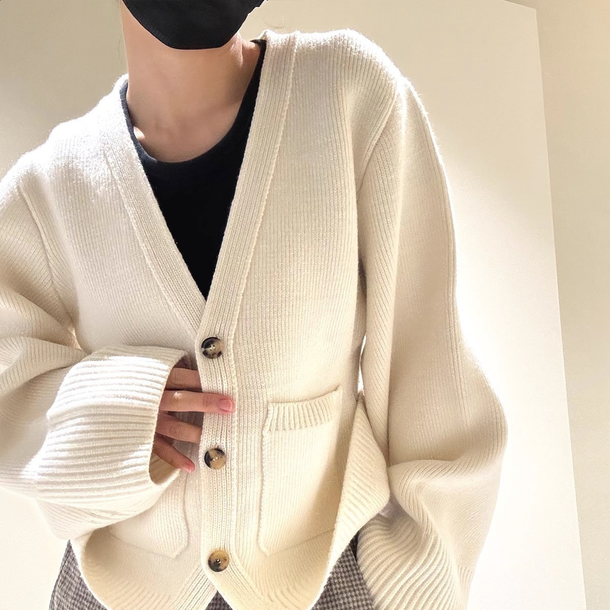 Knitted Cardigan for Women 2025 Spring and Autumn New Vneck French Lazy Ins Style Top Knitted Sweater Cardigan Warm Coat
