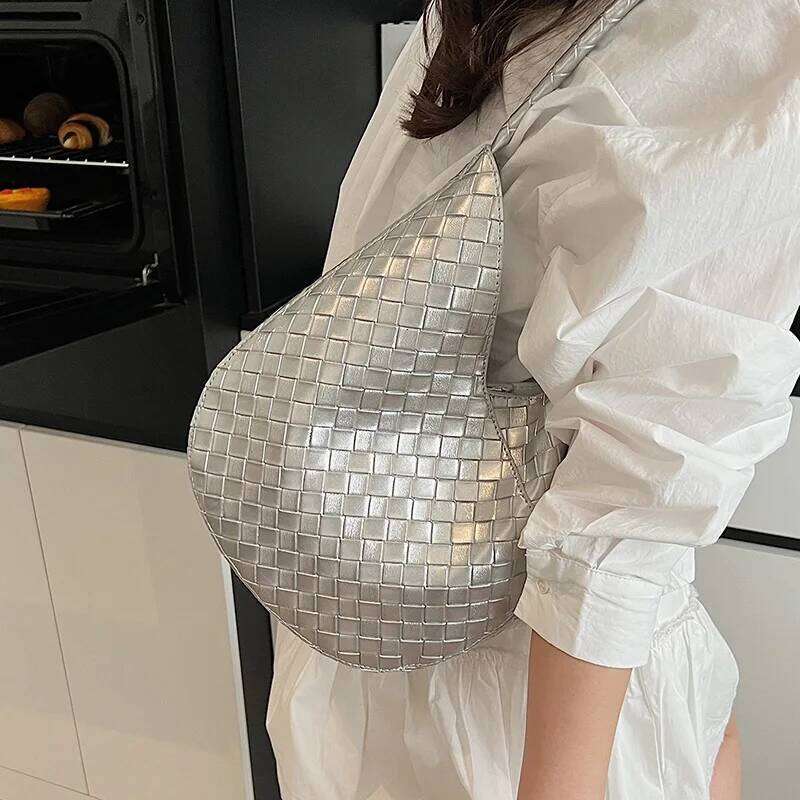 2025 Trendy Woven Shoulder Bag Womens Stylish Underarm Bucket Purse Versatile Commuter Handheld Tote For Daily Outings