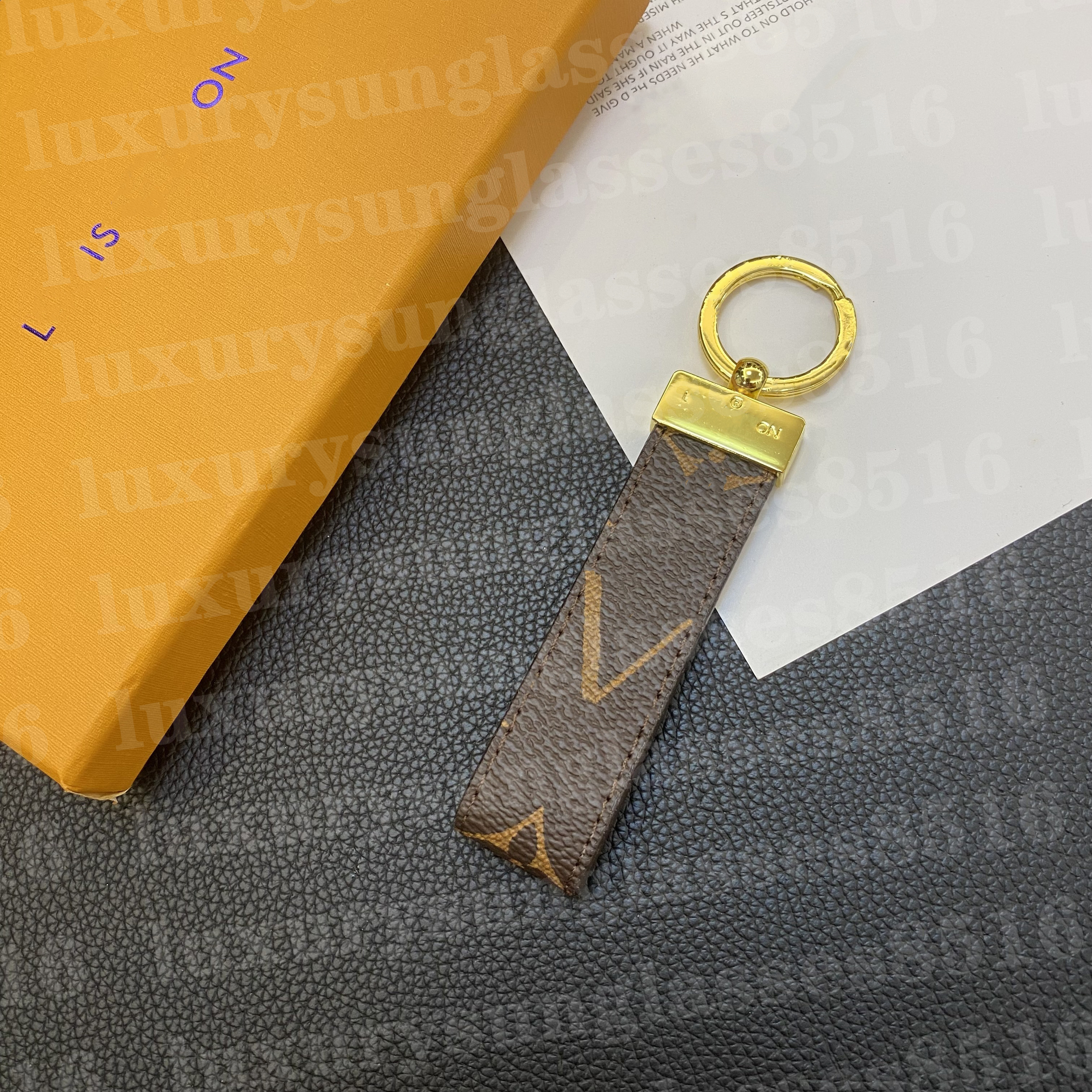 Designer Key Chain bag charm Luxury Leather Keychain For Women Bag Charms designer With Letter Graphic keychain