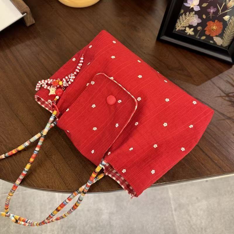 2025 autumn new large capacity simple shoulder bag Korean style niche style commuting leisure pleated handbag designer bag canvas bag