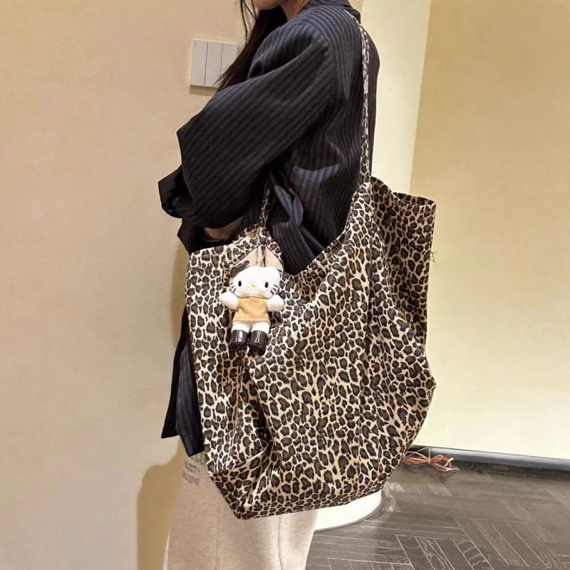 2025 autumn new large capacity lazy leopard print atmospheric shoulder bag, simple and casual bag Korean style practical canvas bag, designer shoulder